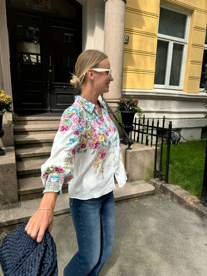 Yasrosie Ls Shirt Birch Rosie Print | Skjorter og bluser | Smuk - Dameklær på nett