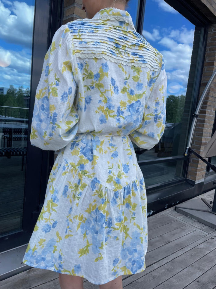 Yassomelli Ls Shirt Dress Fest Birch W. Blue Flowers | Kjoler | Smuk - Dameklær på nett