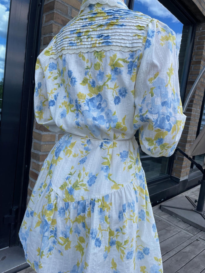 Yassomelli Ls Shirt Dress Fest Birch W. Blue Flowers | Kjoler | Smuk - Dameklær på nett
