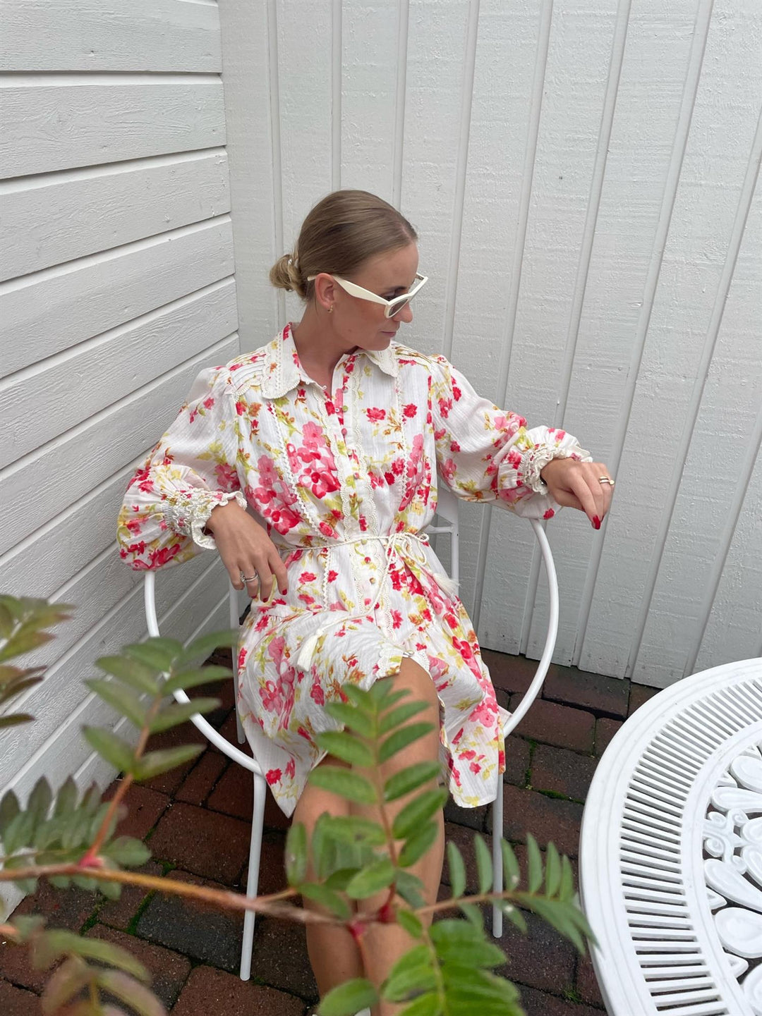 Yassomelli Ls Shirt Dress Fest Birch W. Red Flowers | Kjoler | Smuk - Dameklær på nett