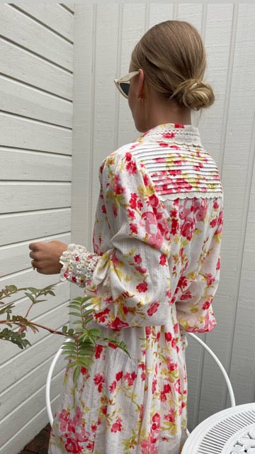 Yassomelli Ls Shirt Dress Fest Birch W. Red Flowers | Kjoler | Smuk - Dameklær på nett