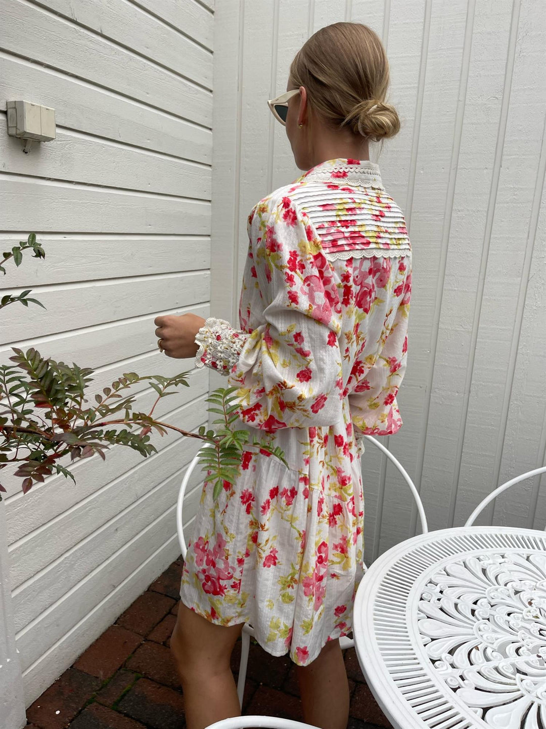 Yassomelli Ls Shirt Dress Fest Birch W. Red Flowers | Kjoler | Smuk - Dameklær på nett