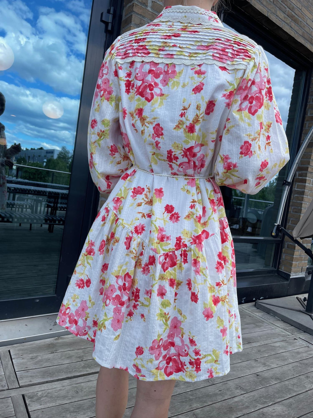 Yassomelli Ls Shirt Dress Fest Birch W. Red Flowers | Kjoler | Smuk - Dameklær på nett