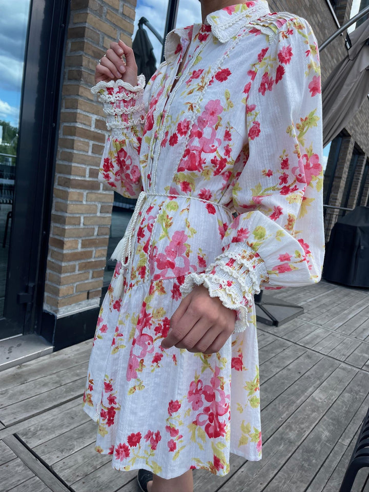Yassomelli Ls Shirt Dress Fest Birch W. Red Flowers | Kjoler | Smuk - Dameklær på nett