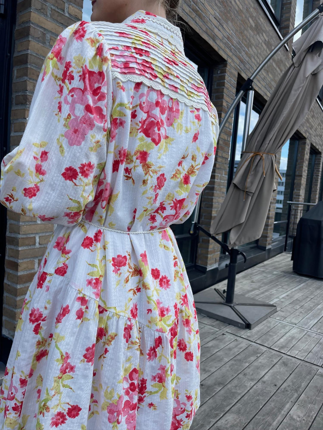 Yassomelli Ls Shirt Dress Fest Birch W. Red Flowers | Kjoler | Smuk - Dameklær på nett