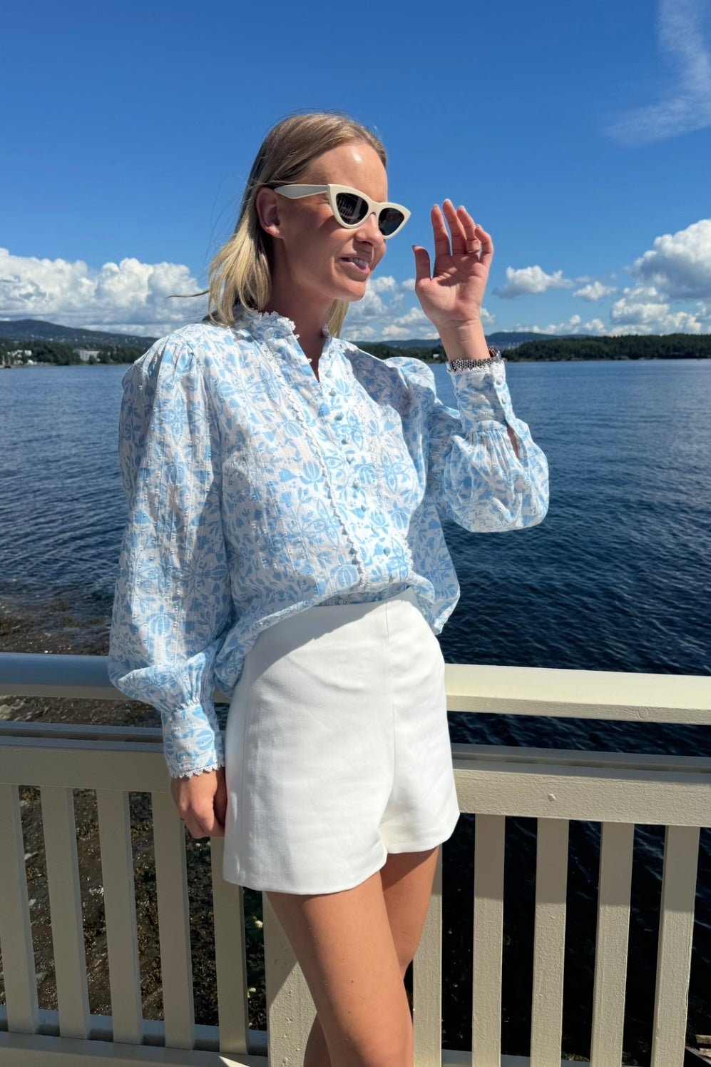 Yasvips Ls Shirt Clear Sky Vips Print | Skjorter og bluser | Smuk - Dameklær på nett