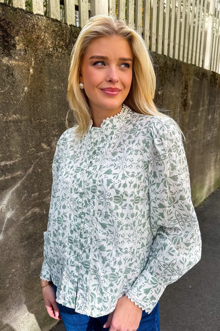 Yasvips Ls Shirt Iceberg Green Vips Print | Skjorter og bluser | Smuk - Dameklær på nett