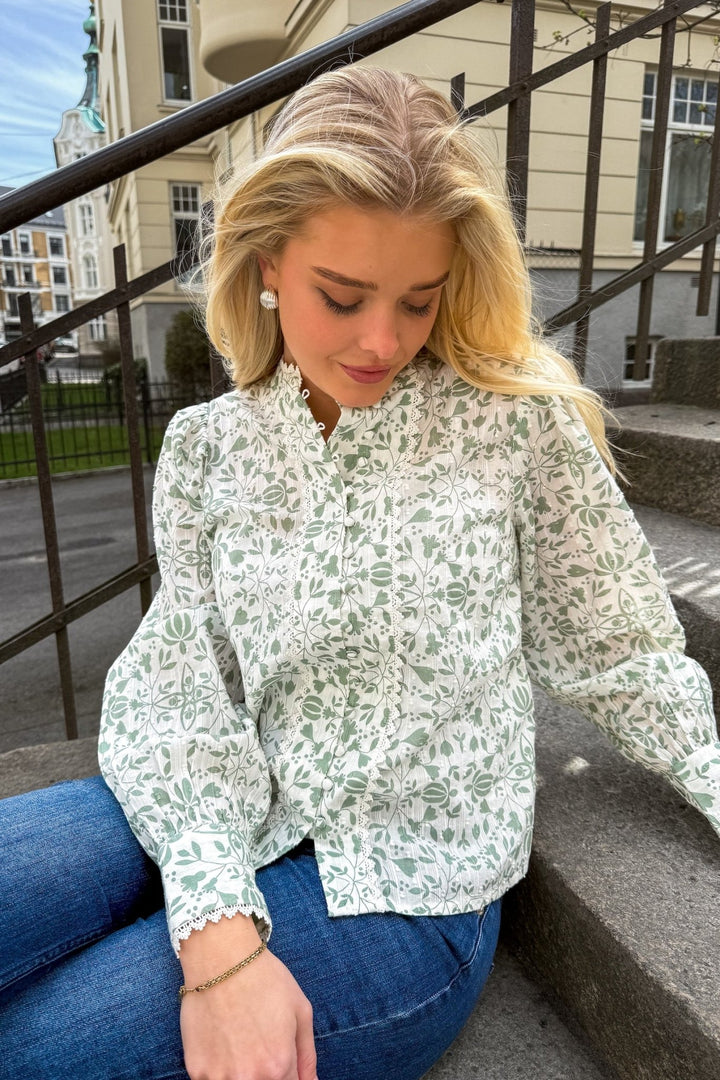 Yasvips Ls Shirt Iceberg Green Vips Print | Skjorter og bluser | Smuk - Dameklær på nett