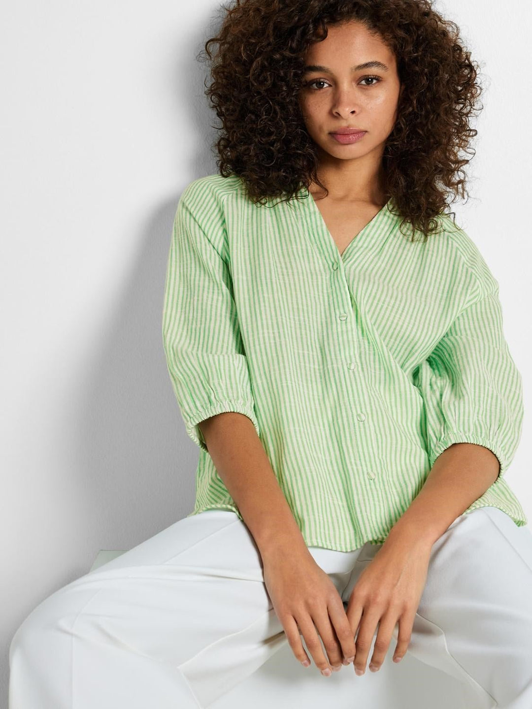 Alberta 3/4 Stripe Shirt Snow White Classic Green Stripes | Skjorter og bluser | Smuk - Dameklær på nett
