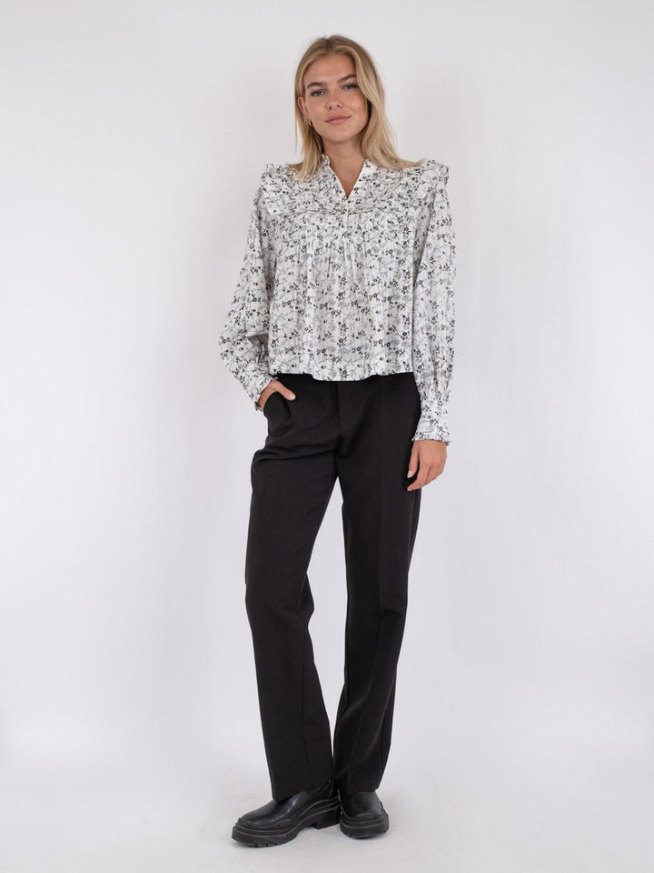 Alicia Stitch Flower Blouse Off White | Skjorter og bluser | Smuk - Dameklær på nett