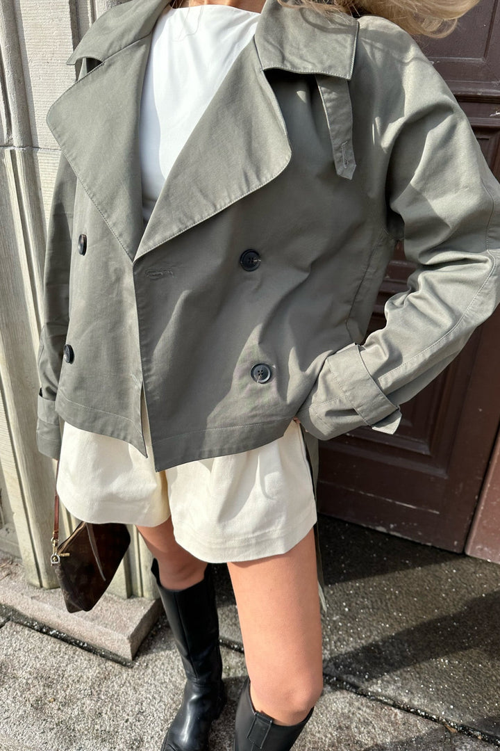 Almaic Trenchcoat Green | Yttertøy | Smuk - Dameklær på nett