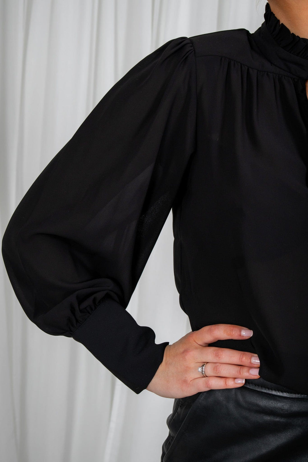 Ana Blouse Black | Skjorter og bluser | Smuk - Dameklær på nett