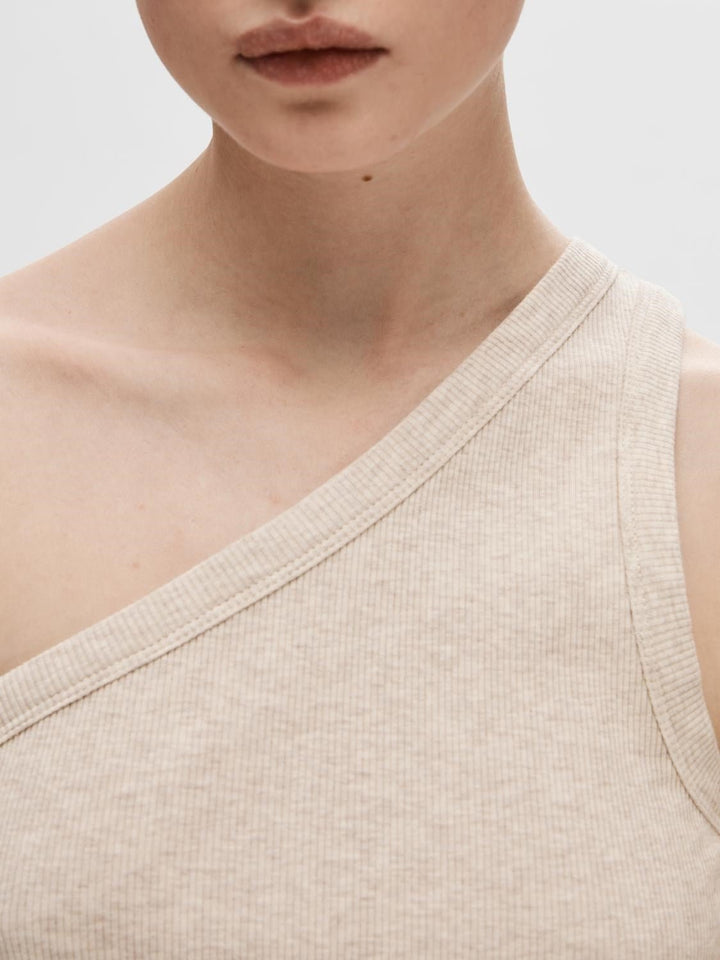Anna One Shoulder Top Oatmeal Melange | Topper | Smuk - Dameklær på nett