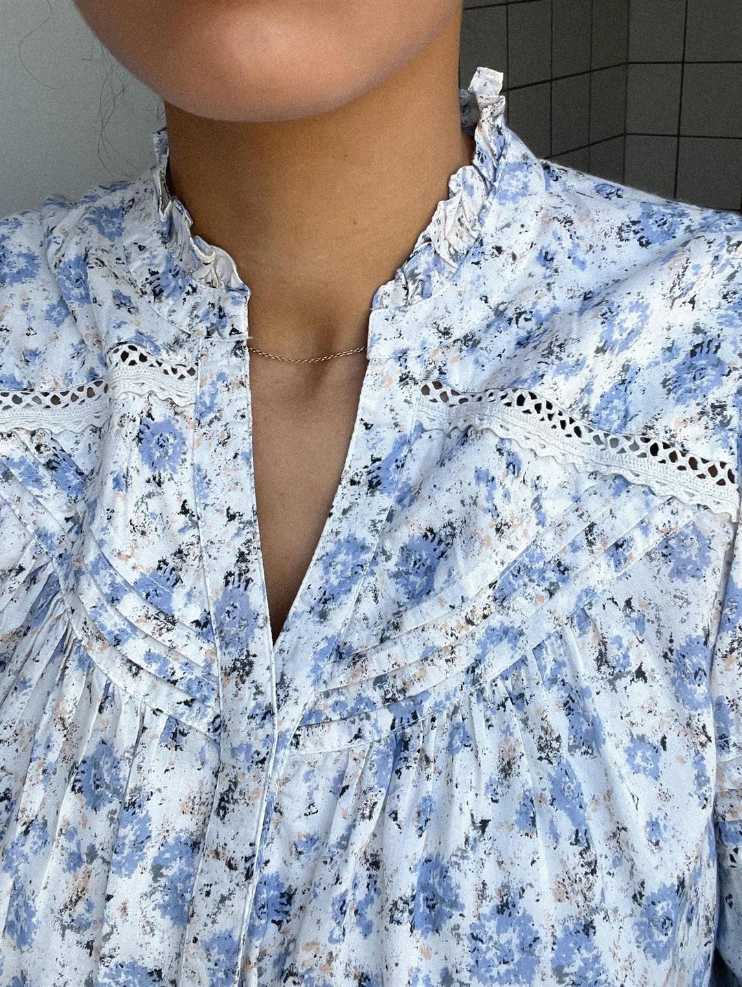 Biba Heavenly Blouse Light Blue | Skjorter og bluser | Smuk - Dameklær på nett