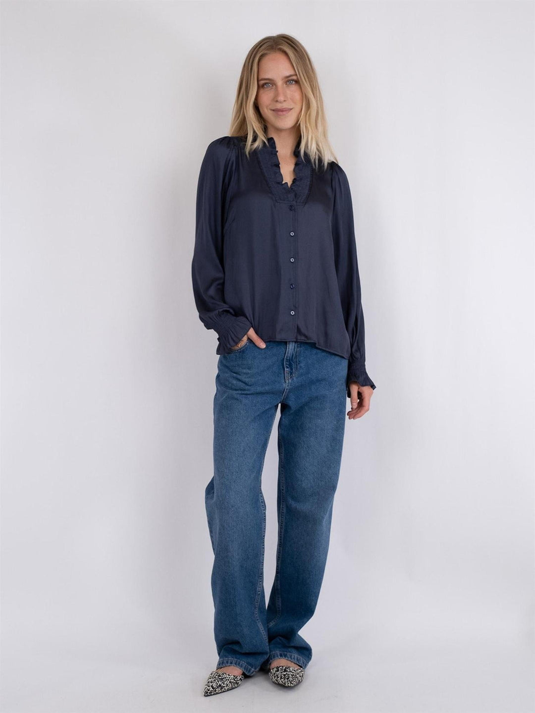 Brielle Satin Blouse Midnight Blue | Skjorter og bluser | Smuk - Dameklær på nett