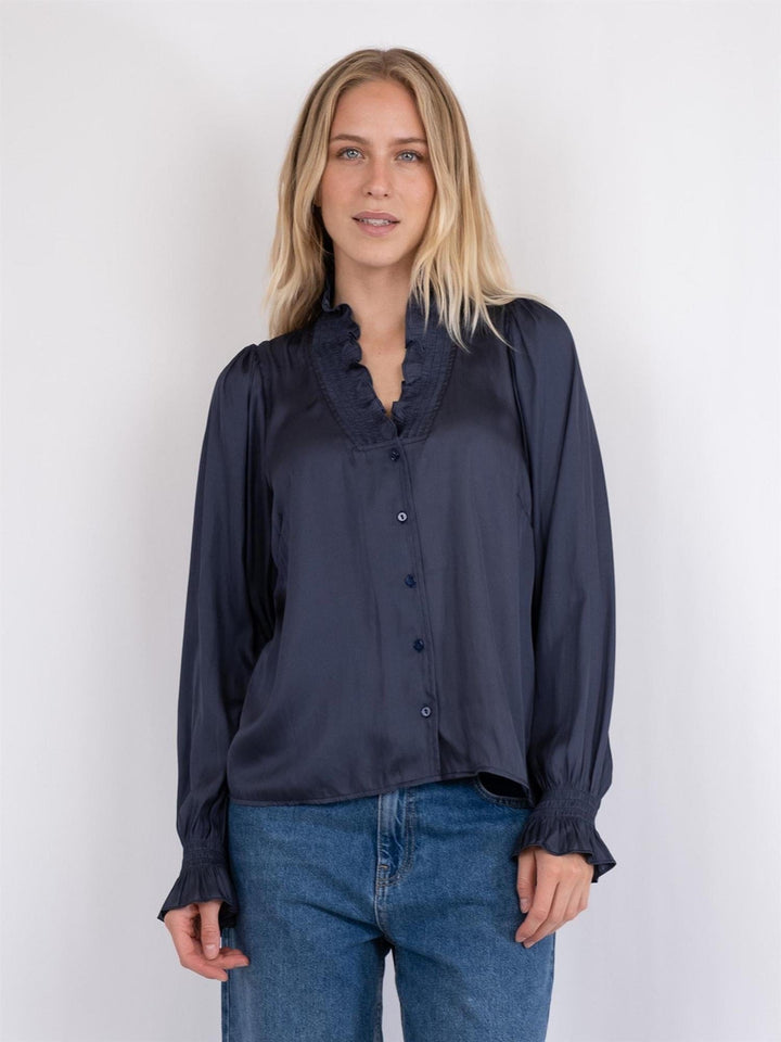 Brielle Satin Blouse Midnight Blue | Skjorter og bluser | Smuk - Dameklær på nett