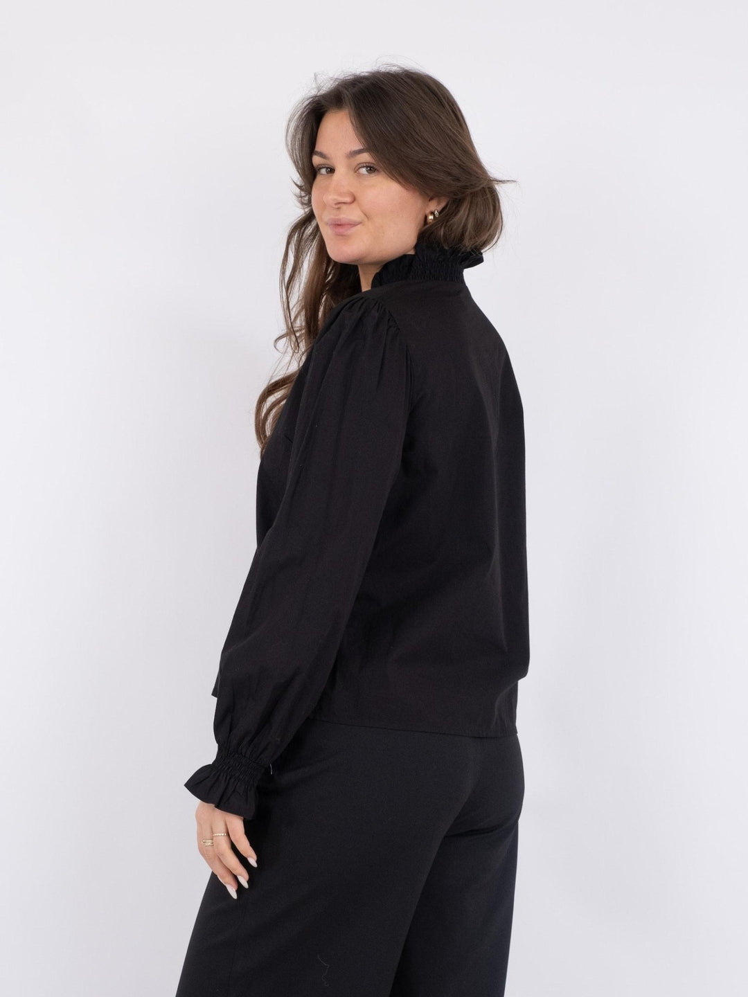 Brielle Solid Shirt Black | Skjorter og bluser | Smuk - Dameklær på nett