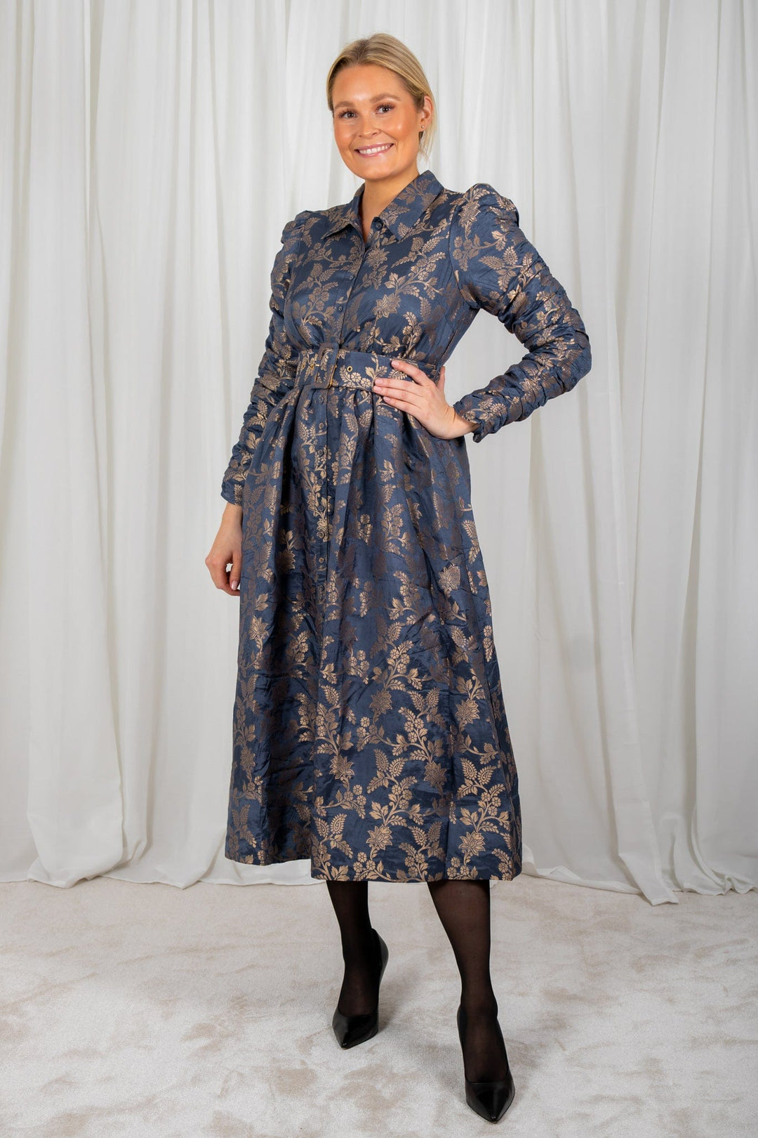 Brocade Button Down Dress French Blue | Kjoler | Smuk - Dameklær på nett