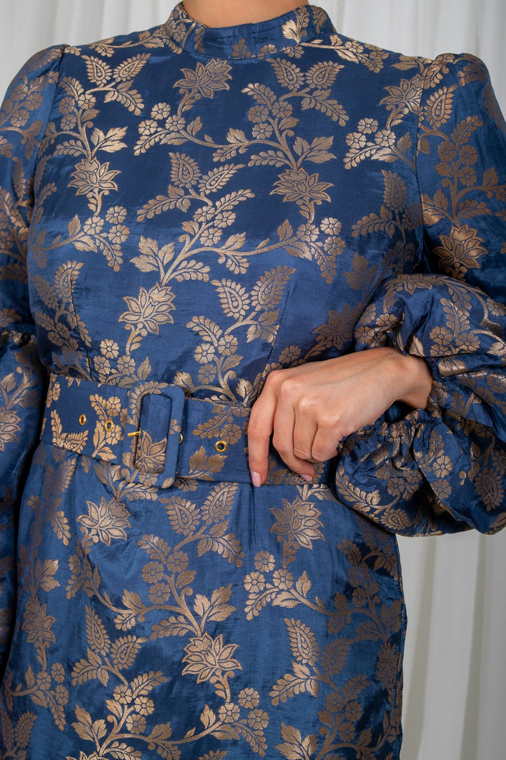 Brocade High Neck Dress French Blue | Kjoler | Smuk - Dameklær på nett