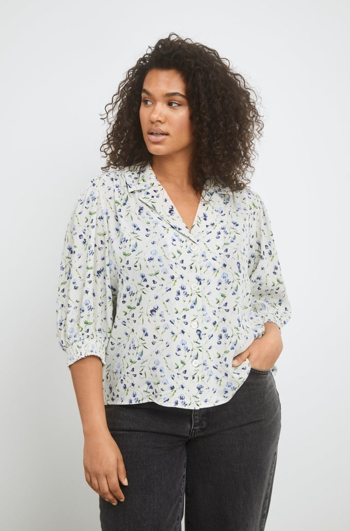 Caria Blouse Blue Branch Print | Skjorter og bluser | Smuk - Dameklær på nett