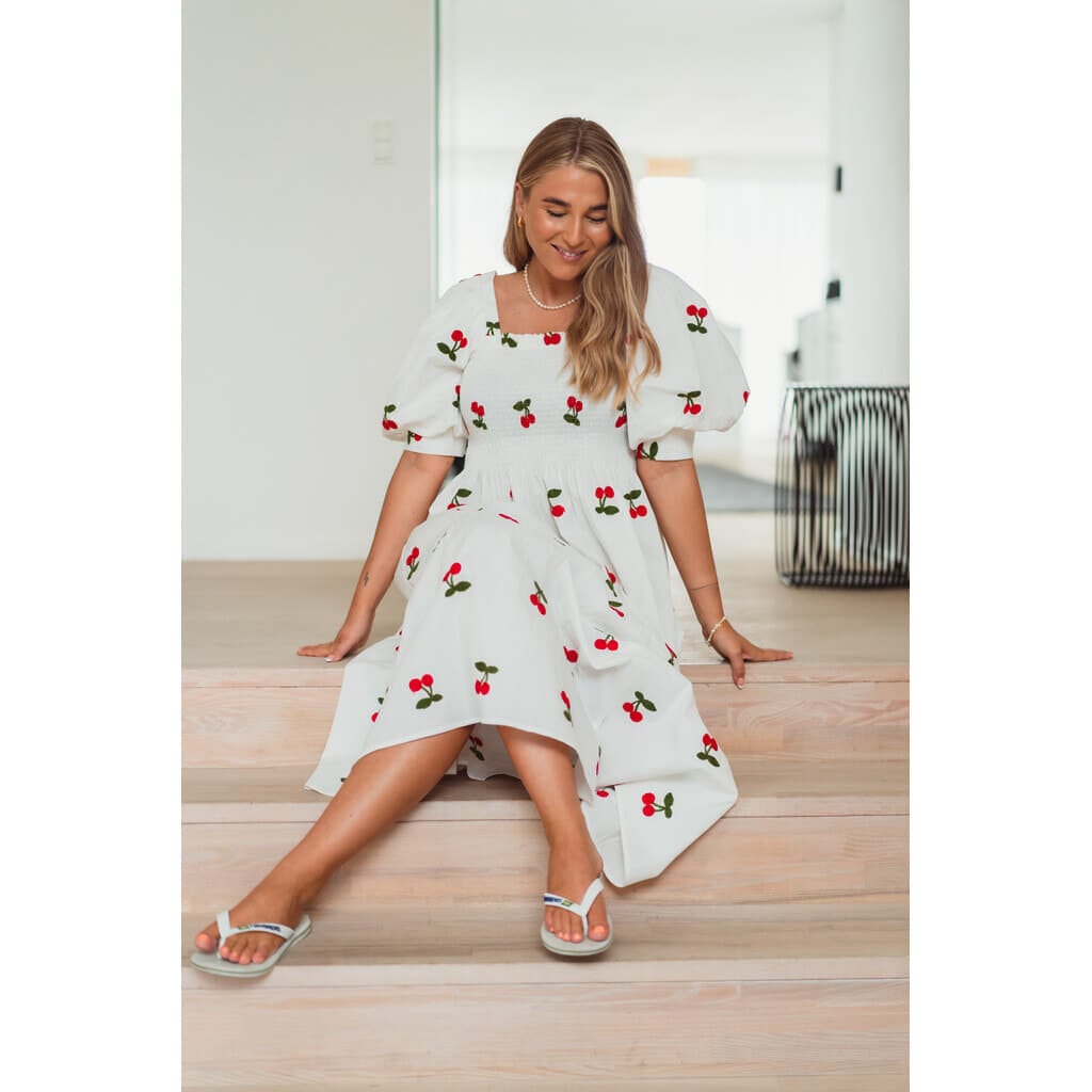 Cheri Fruit Dress White with Cherry | Kjoler | Smuk - Dameklær på nett