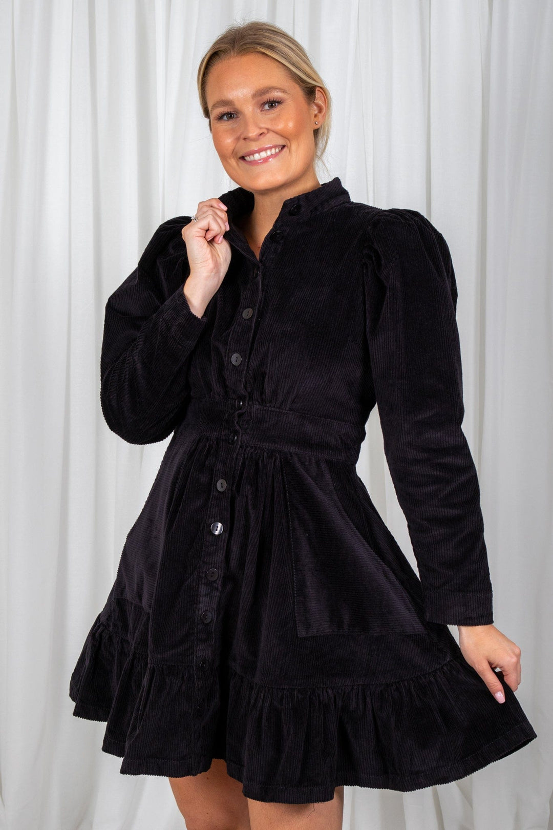 Corduroy Mini Dress Black | Kjoler | Smuk - Dameklær på nett