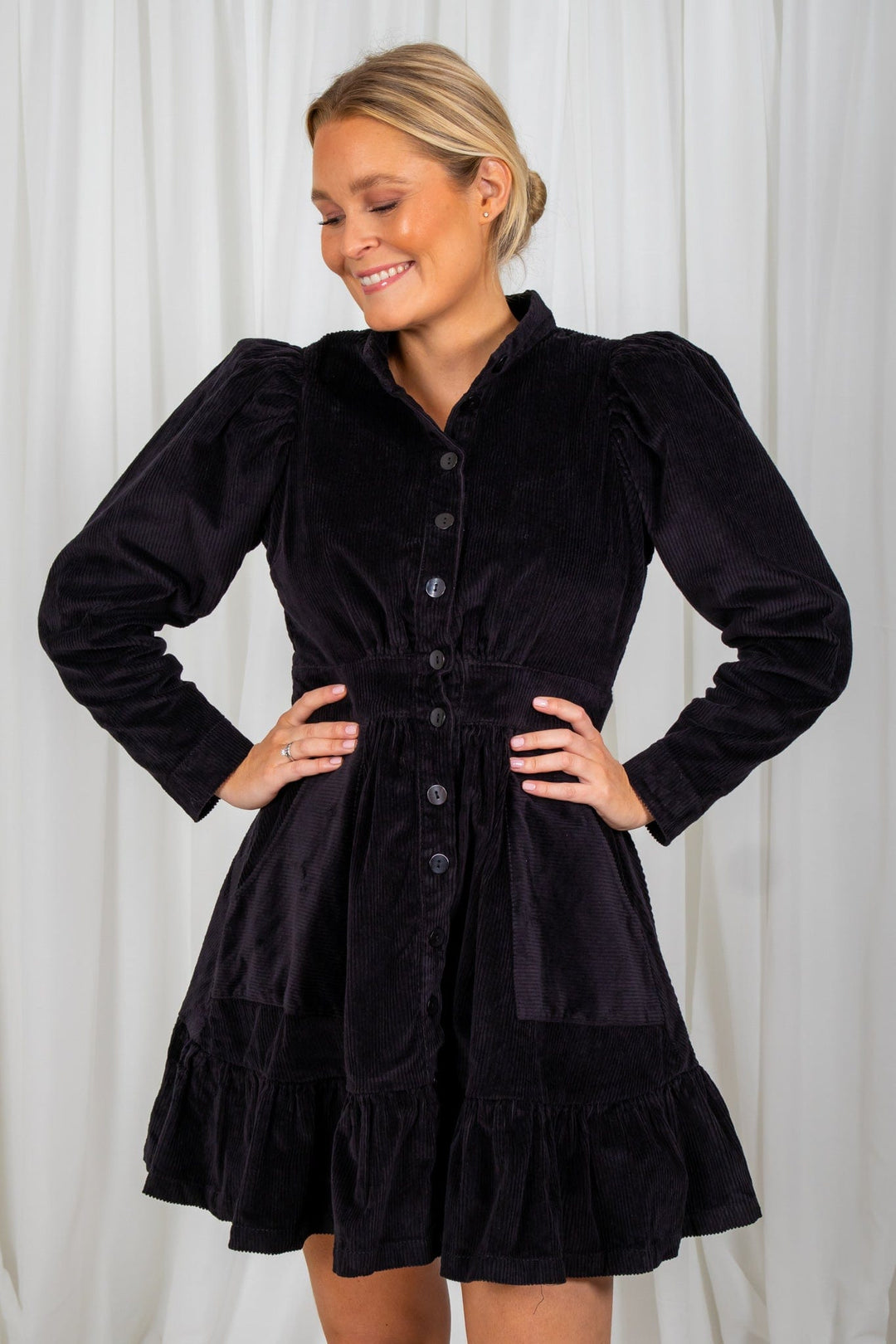 Corduroy Mini Dress Black | Kjoler | Smuk - Dameklær på nett