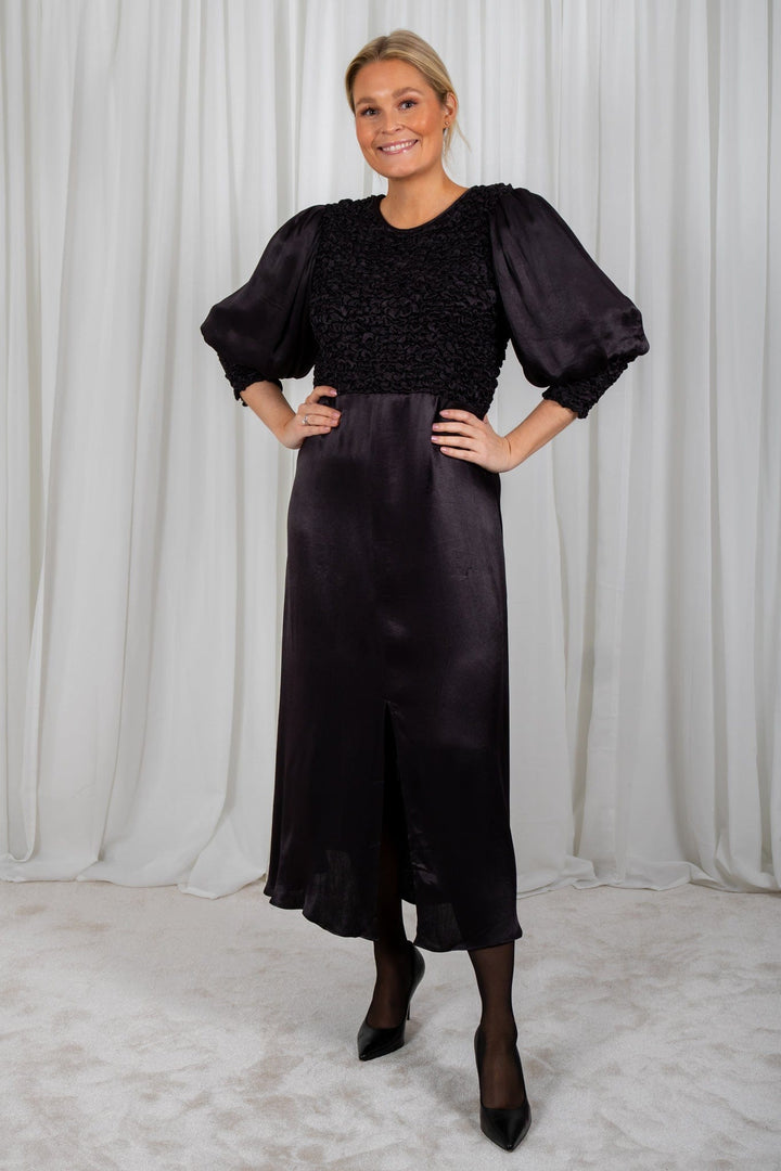 Crèpe Satin Midi Dress Black | Kjoler | Smuk - Dameklær på nett