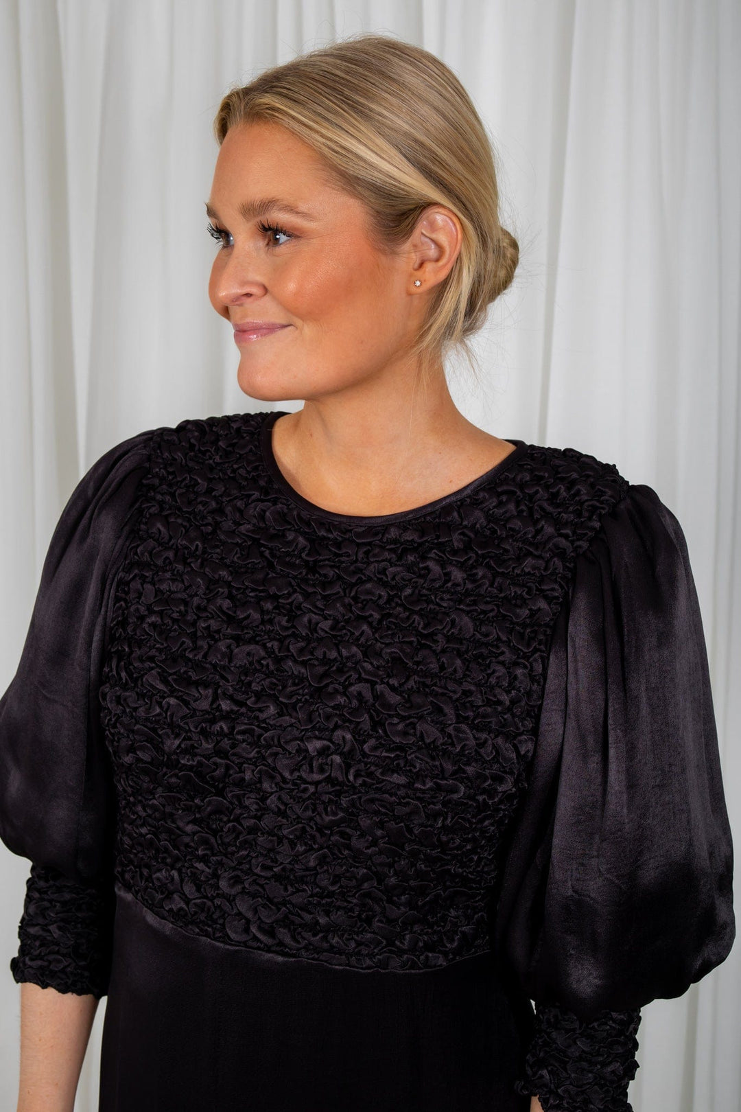 Crèpe Satin Midi Dress Black | Kjoler | Smuk - Dameklær på nett