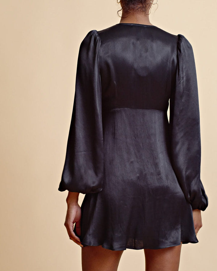 Crèpe Satin V-Neck Dress Black | Kjoler | Smuk - Dameklær på nett