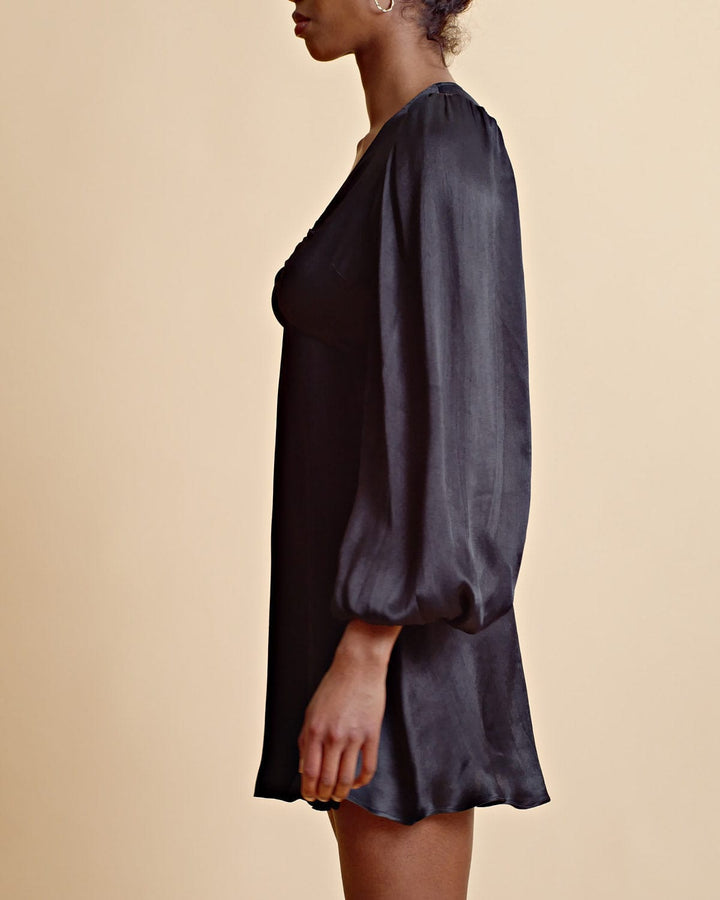 Crèpe Satin V-Neck Dress Black | Kjoler | Smuk - Dameklær på nett