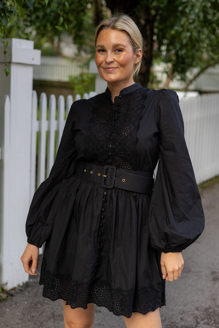 Dècorated Poplin Belt Dress Black | Kjoler | Smuk - Dameklær på nett