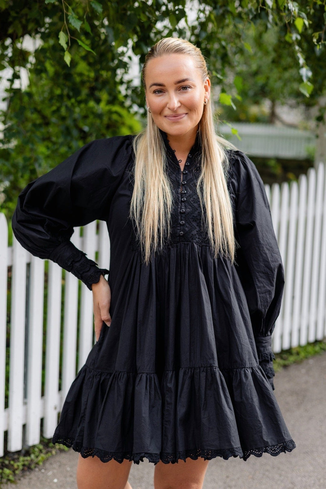 Dècorated Poplin Shift Dress Black | Kjoler | Smuk - Dameklær på nett