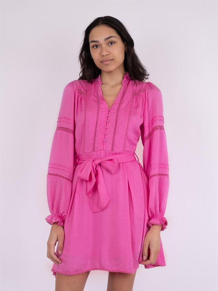Ditte Satin Dress Pink | Kjoler | Smuk - Dameklær på nett