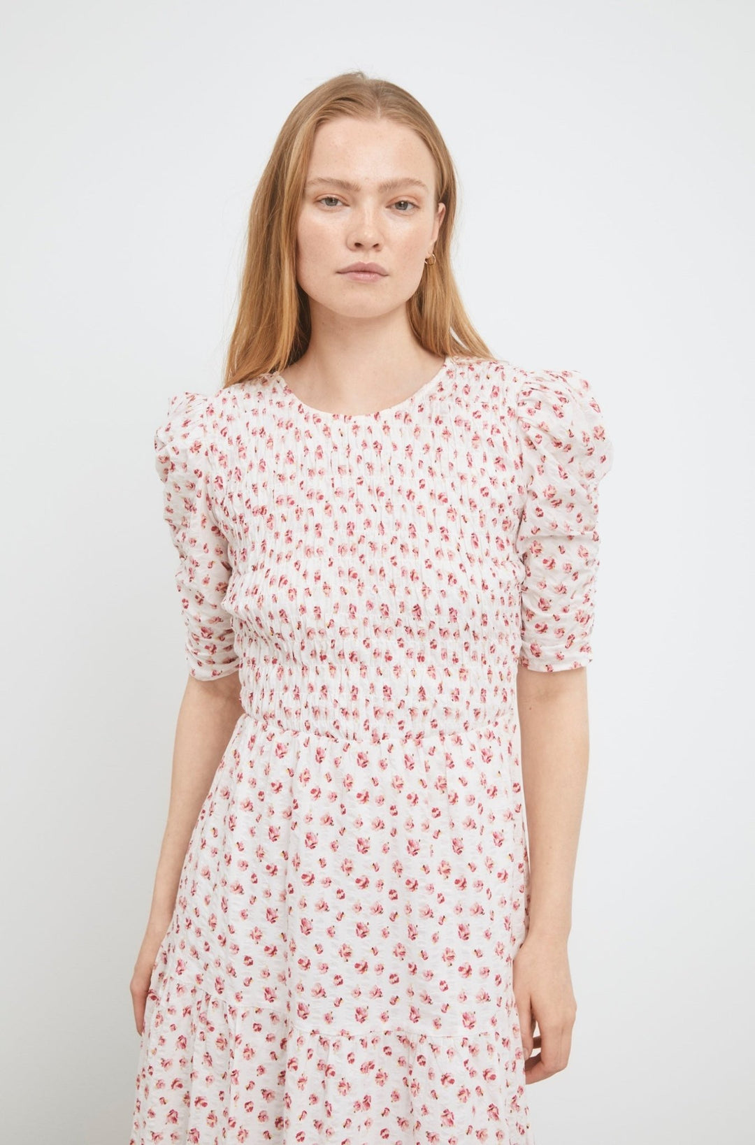 Dovie Crepe Dress White Berry Print | Kjoler | Smuk - Dameklær på nett