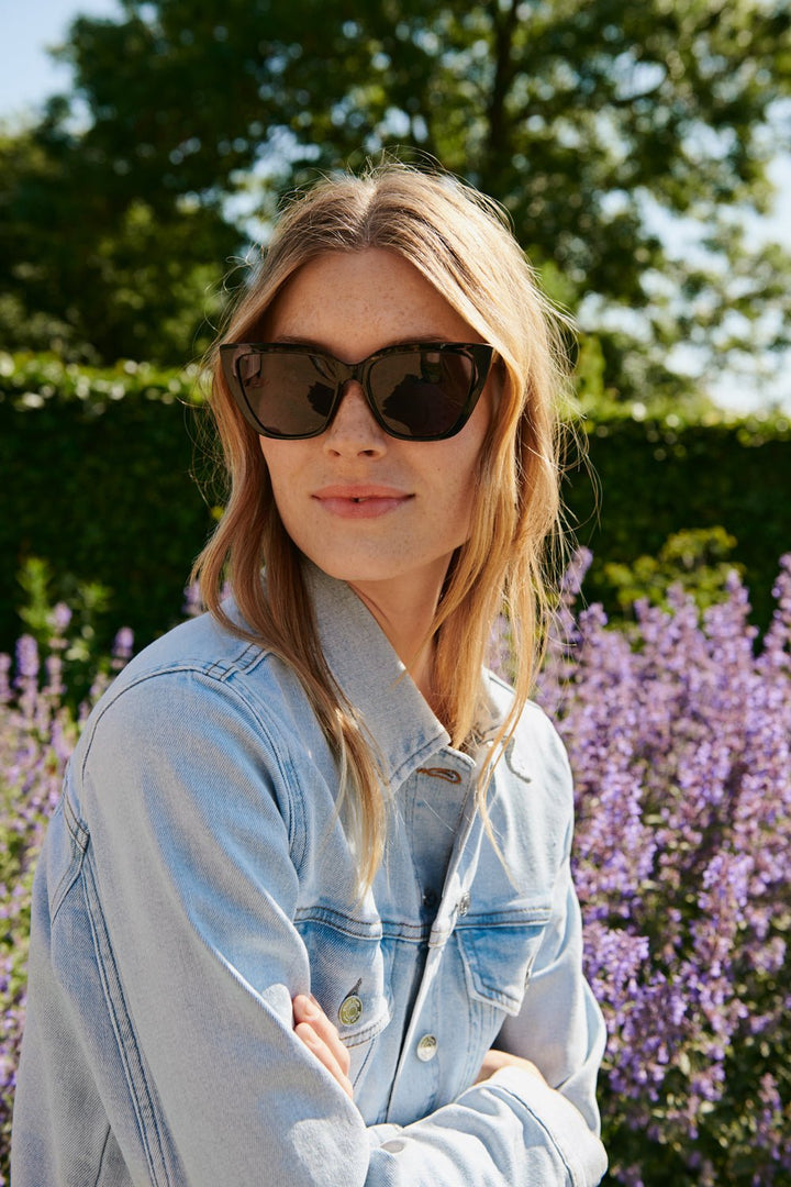Emanpw Sunglasses Black | Accessories | Smuk - Dameklær på nett