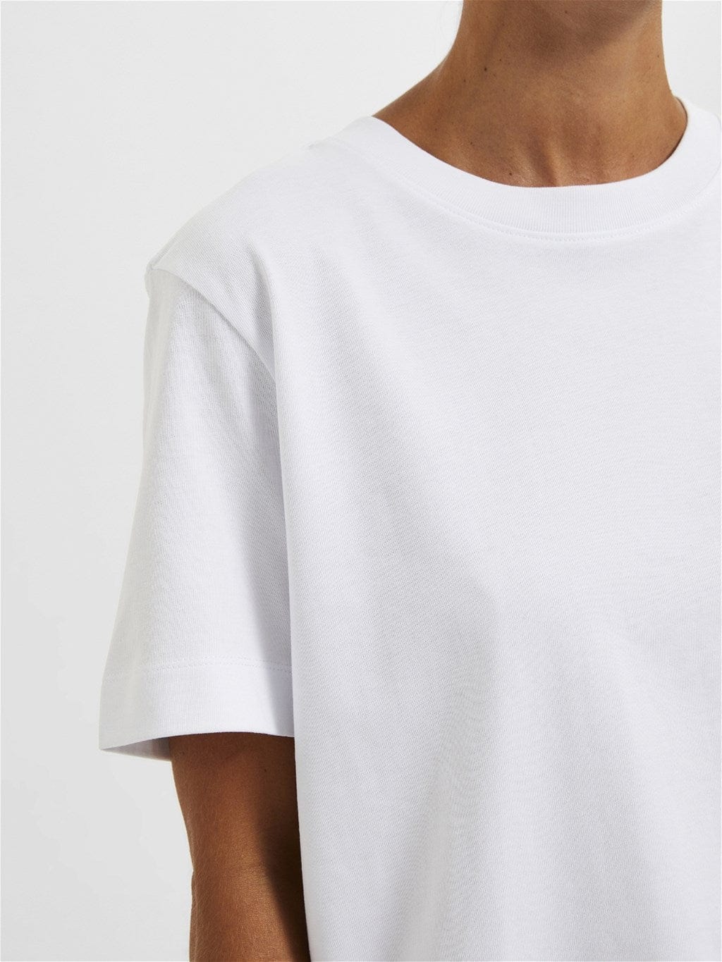 Essential Ss Boxy Tee Bright White | Topper | Smuk - Dameklær på nett