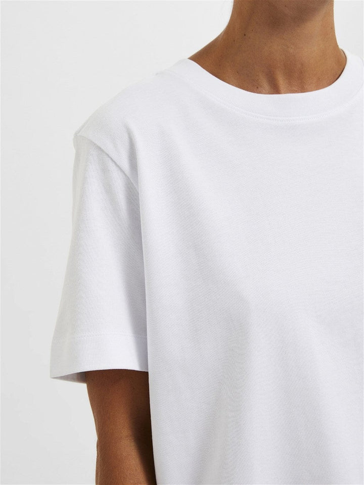 Essential Ss Boxy Tee Bright White | Topper | Smuk - Dameklær på nett