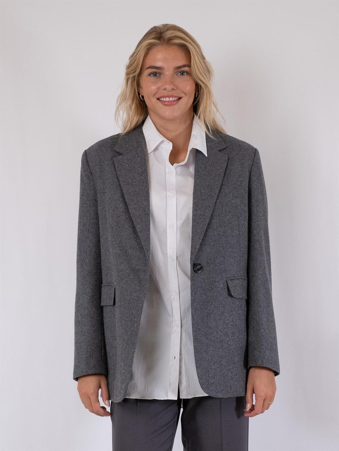 Gaby Structure Blazer Dark Grey | Blazer | Smuk - Dameklær på nett