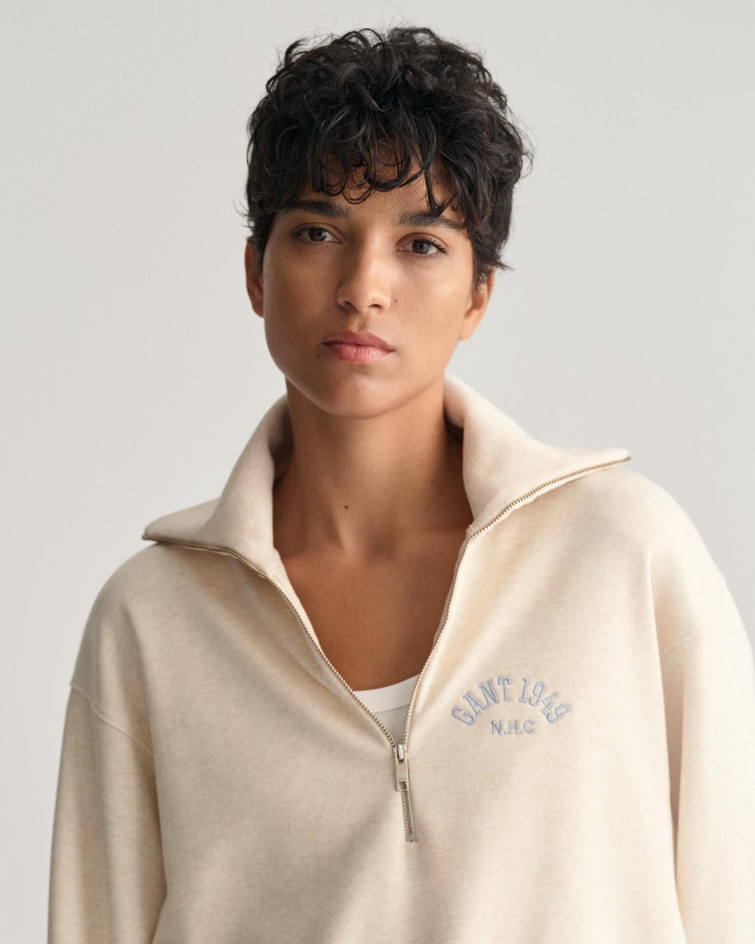 Gant Arch Graphic Half Zip Sweatshirt Oat Melange | Skjorter og bluser | Smuk - Dameklær på nett