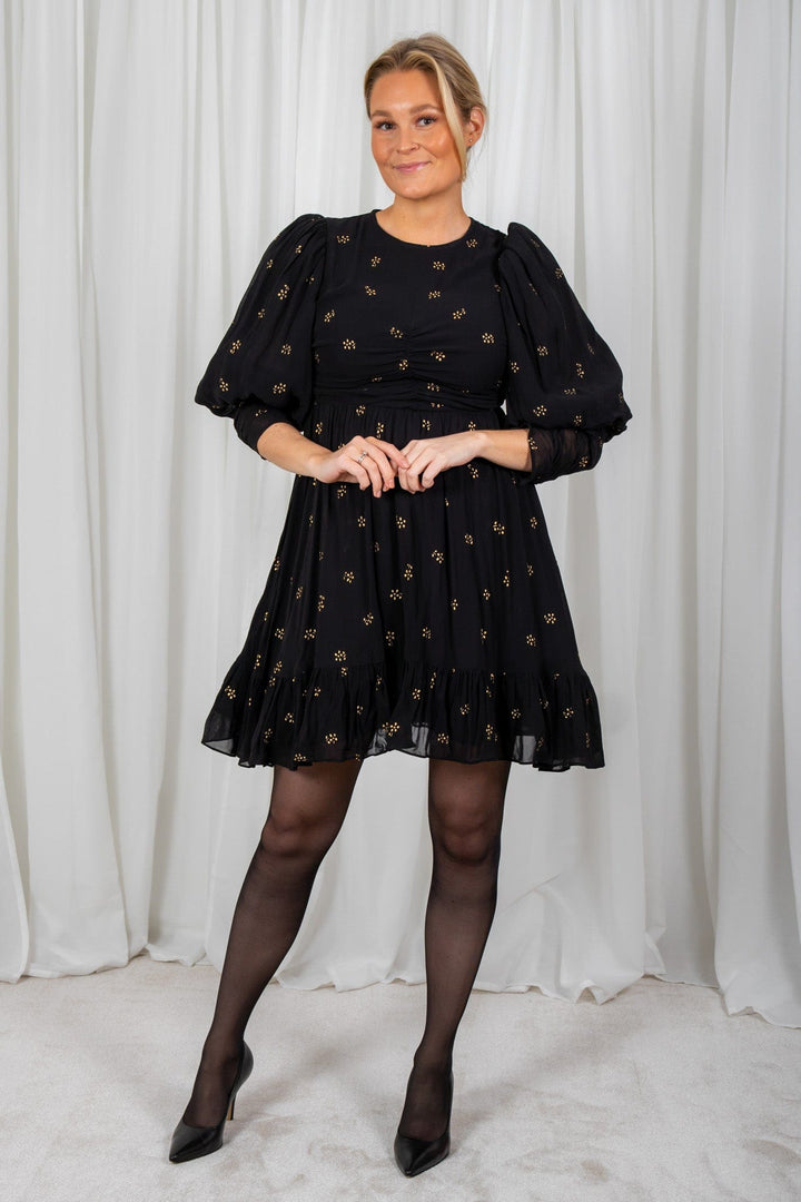 Georgette Gathers Dress Black Daisy | Kjoler | Smuk - Dameklær på nett