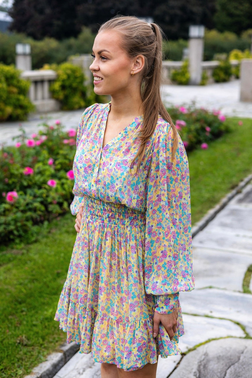 Georgette Mini Dress Wildflowers | Kjoler | Smuk - Dameklær på nett