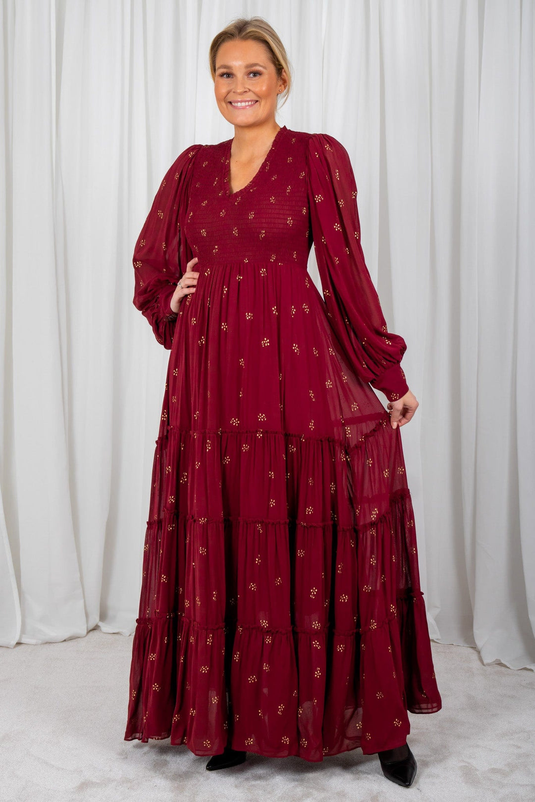 Georgette Smocking Gown Burgundy Daisy | Kjoler | Smuk - Dameklær på nett