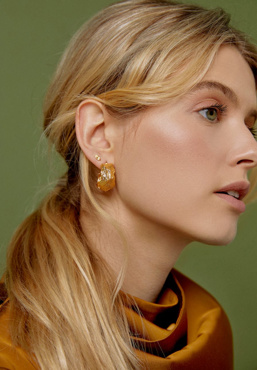 Hammered Leaf Hoop Pale Gold | Accessories | Smuk - Dameklær på nett