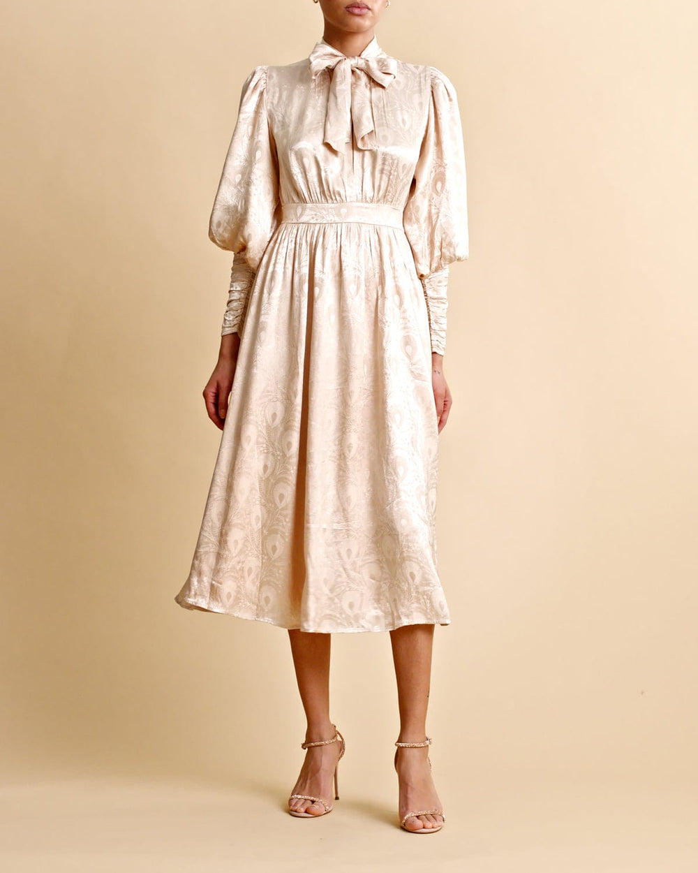 Jacquard Midi Dress Beige | Kjoler | Smuk - Dameklær på nett