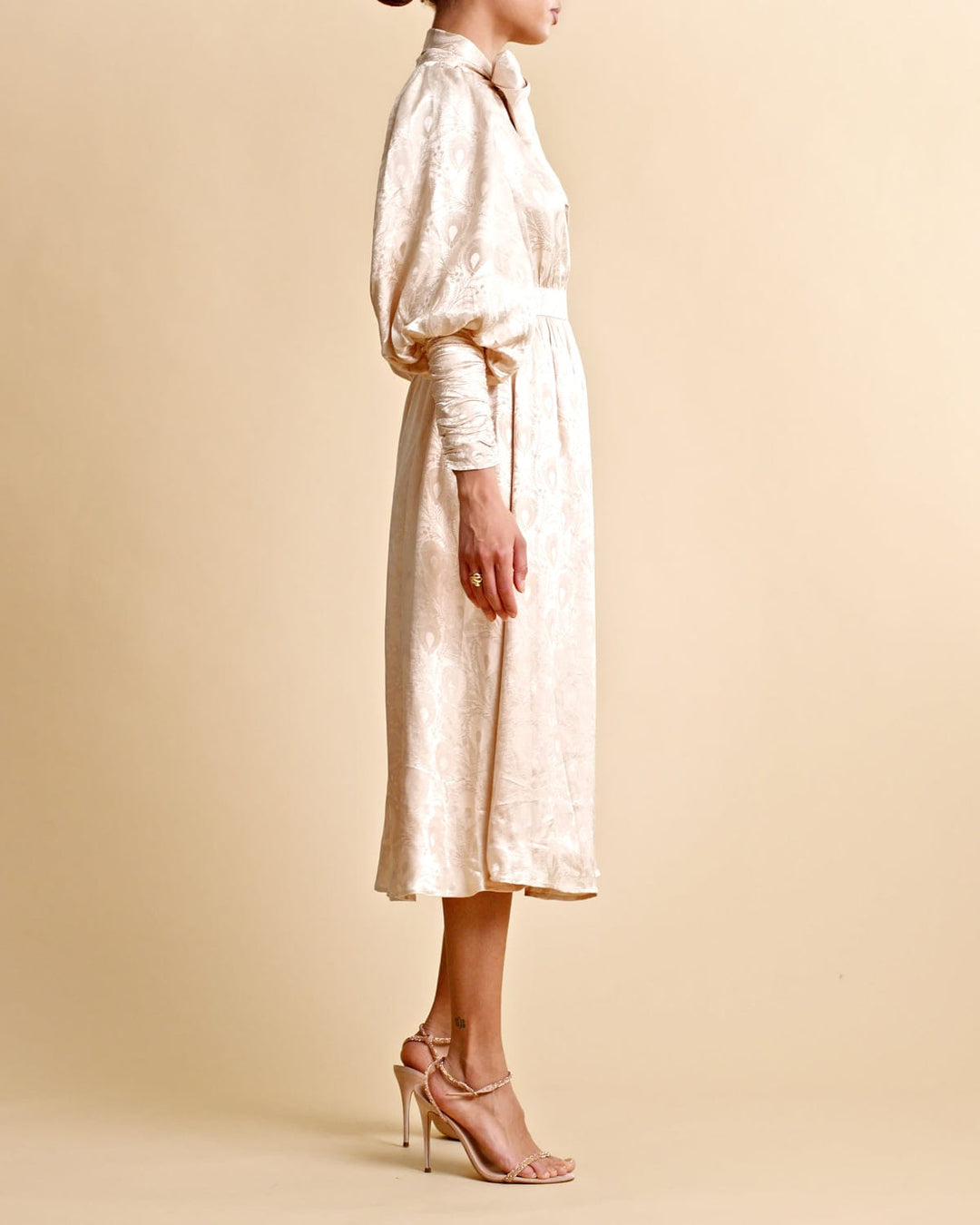 Jacquard Midi Dress Beige | Kjoler | Smuk - Dameklær på nett