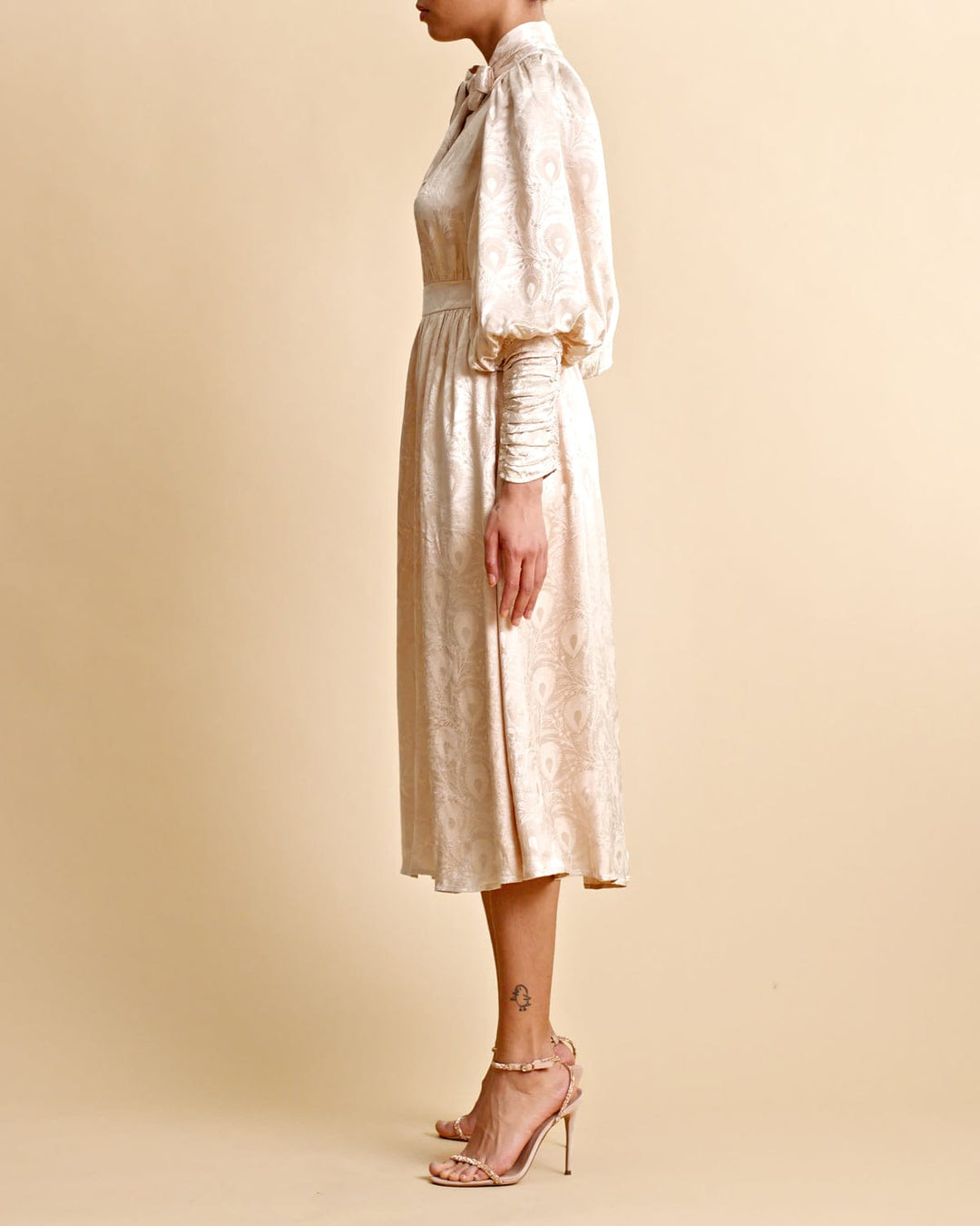 Jacquard Midi Dress Beige | Kjoler | Smuk - Dameklær på nett
