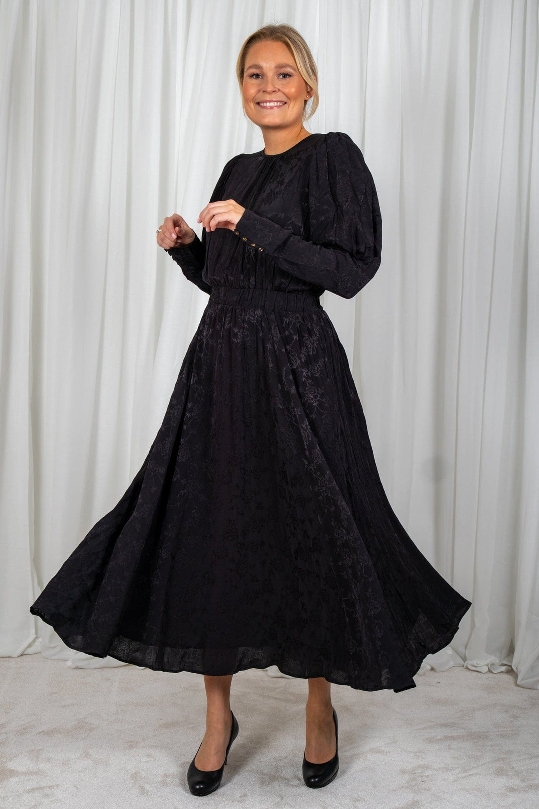 Jacquard Midi Dress Black | Kjoler | Smuk - Dameklær på nett