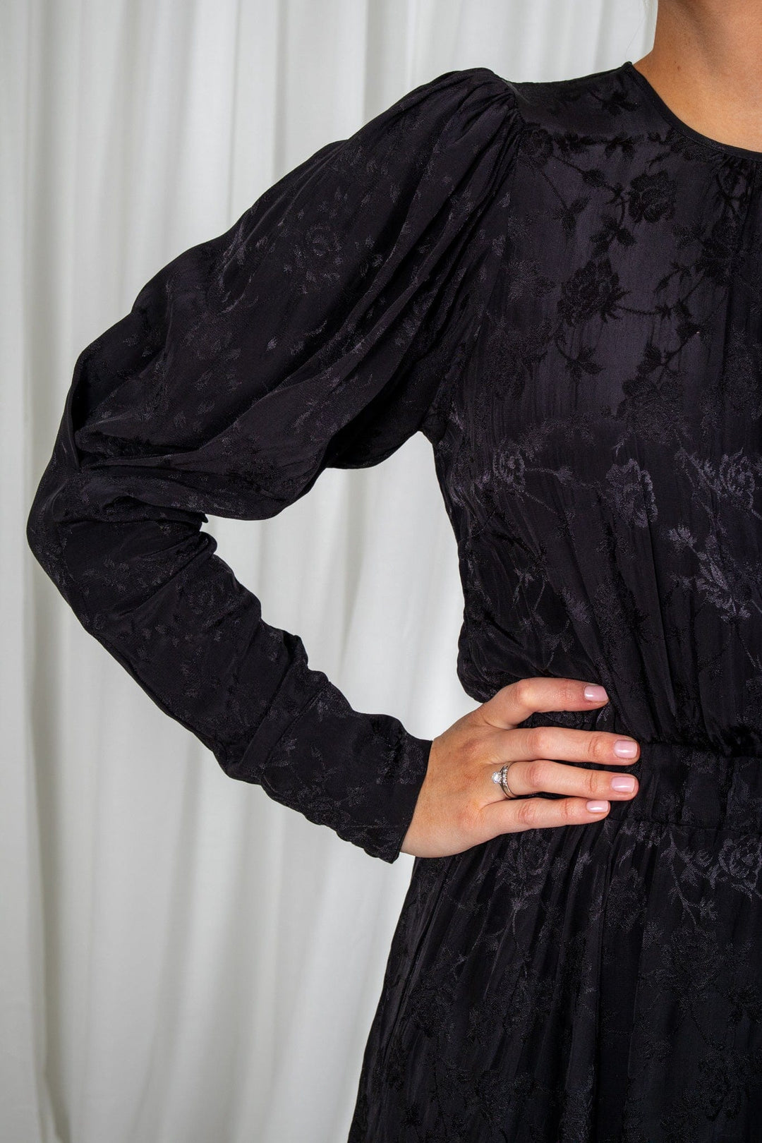 Jacquard Midi Dress Black | Kjoler | Smuk - Dameklær på nett