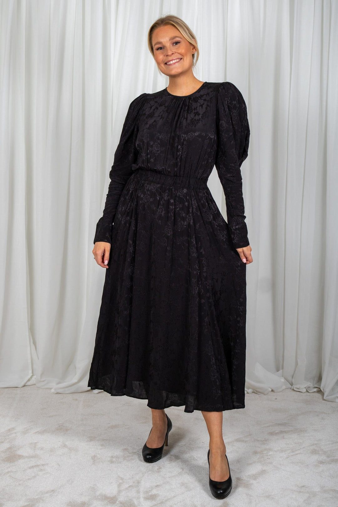 Jacquard Midi Dress Black | Kjoler | Smuk - Dameklær på nett